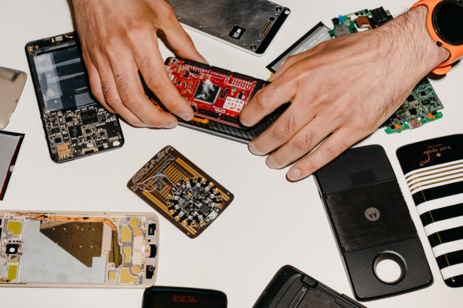 Motorola’s Crazy Plan to Reinvent the Phone by Breaking It Into Pieces